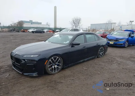 2024 BMW 760I xDrive z USA, uszkodzony, nr VIN WBA33EJ06RCP35543